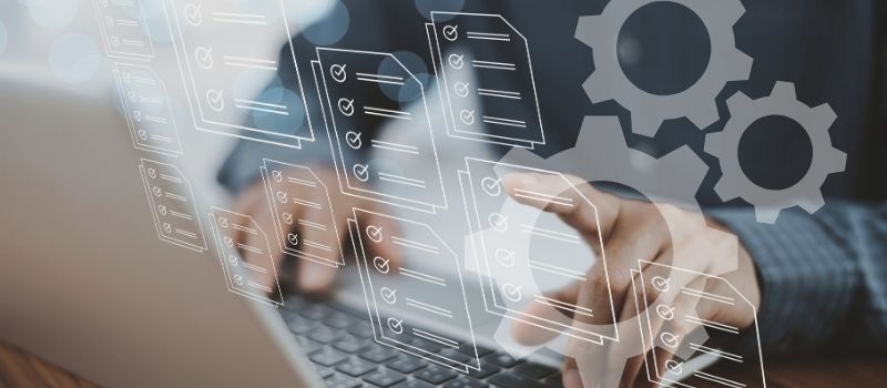 Darstellung eines strukturierten Entscheidungsprozesses als Visualisierung für Tool-Evaluierungen bei der Auswahl von Unternehmenssoftware.